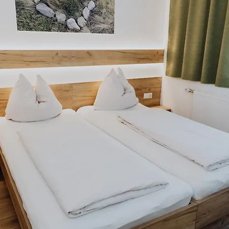 Kinzl Mit E-ladestation Pensionat Offenhausen