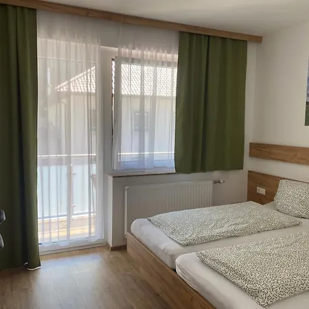 Konukevi Kinzl Mit E-ladestation Offenhausen