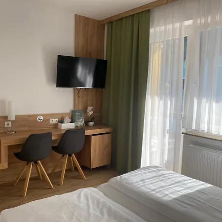 Kinzl Mit E-ladestation Konukevi *