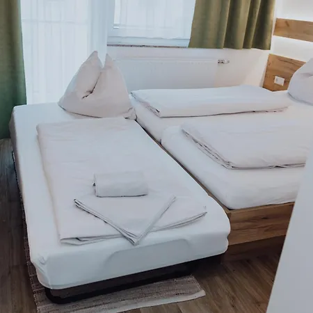 Kinzl Mit E-ladestation 3* Offenhausen