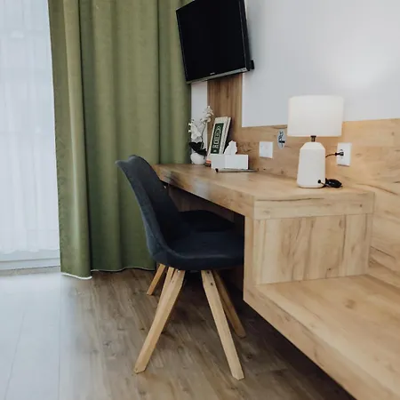 Konukevi Kinzl Mit E-ladestation Offenhausen