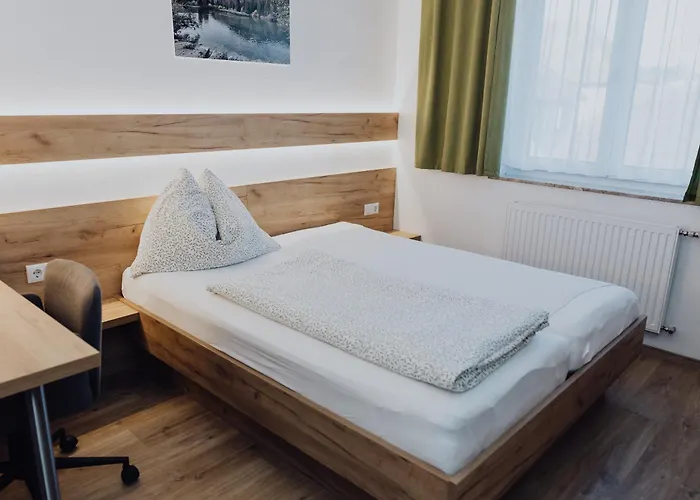 Πανσιόν Kinzl Mit E-ladestation Offenhausen